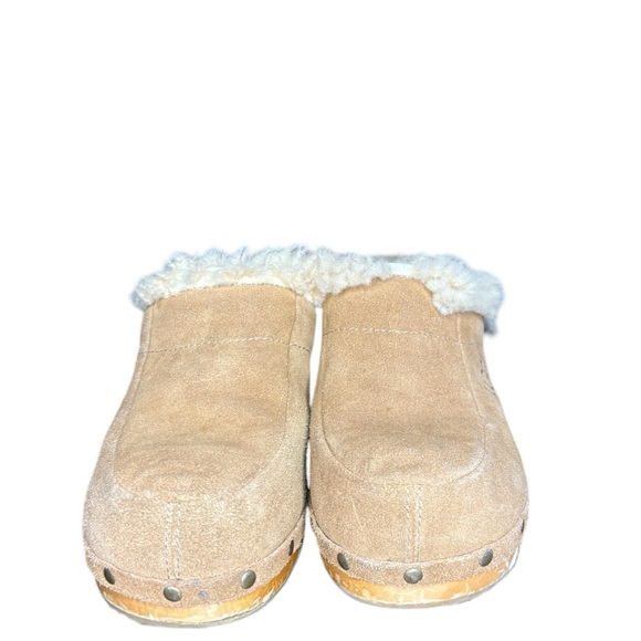 UGG Kalie Chestnut Suede Y2K
Sheepskin Lined Wood Sole Mule
Clogs 5426 Size 9 - Picture 3 of 10